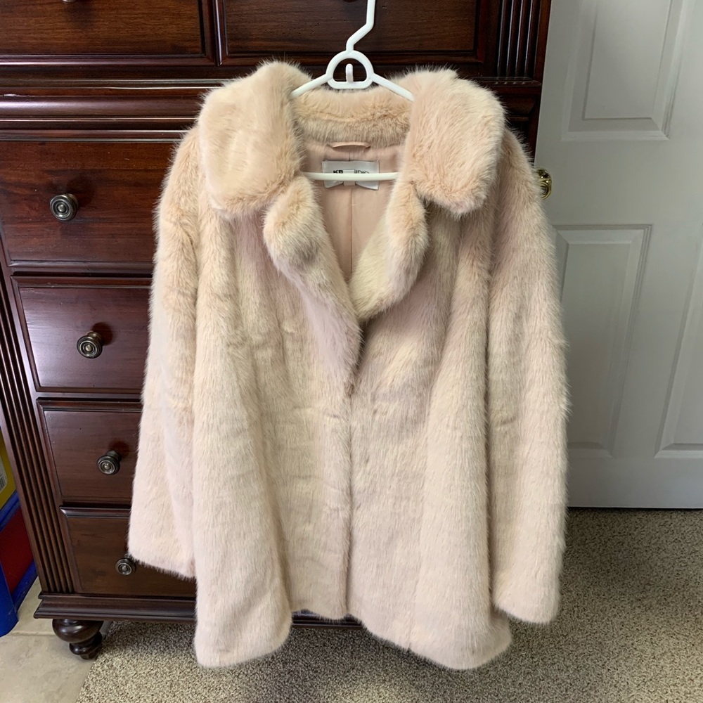 NWT PINK/CREAM FAUX FUR COAT 💫